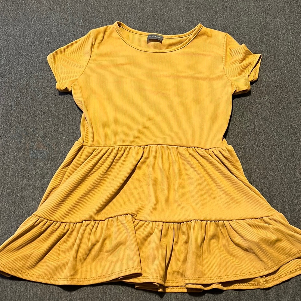 Women’s size medium flowy tan shirt